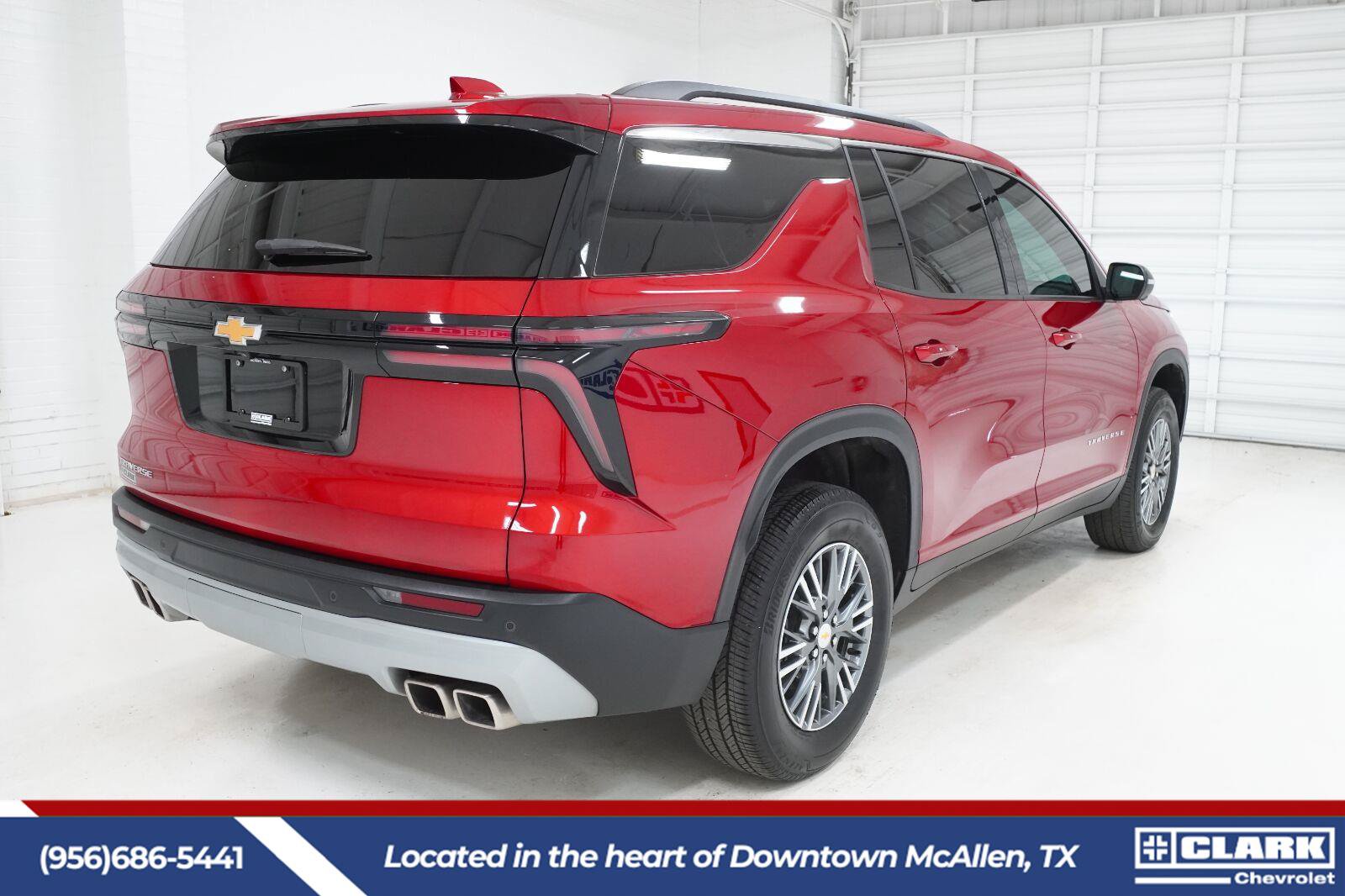 Used 2025 Chevrolet Traverse LT w/ Driver Confidence Package FWD image 4