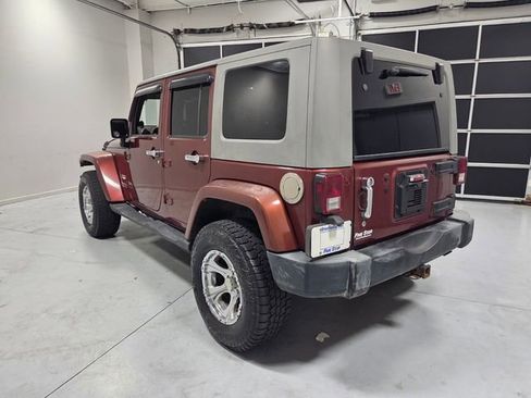 Used 2007 Jeep Wrangler Unlimited Sahara w/ Dual Top Group RWD image 8