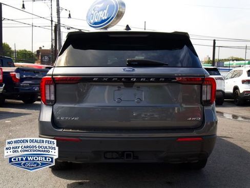 Used 2025 Ford Explorer Active AWD/4WD image 4