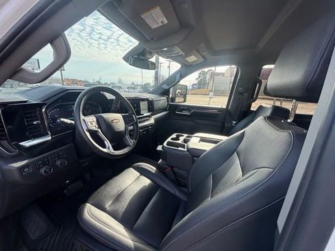 Used 2024 Chevrolet Silverado 2500 LTZ image 5