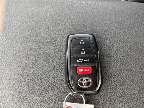 Used 2025 Toyota Camry SE FWD image 31