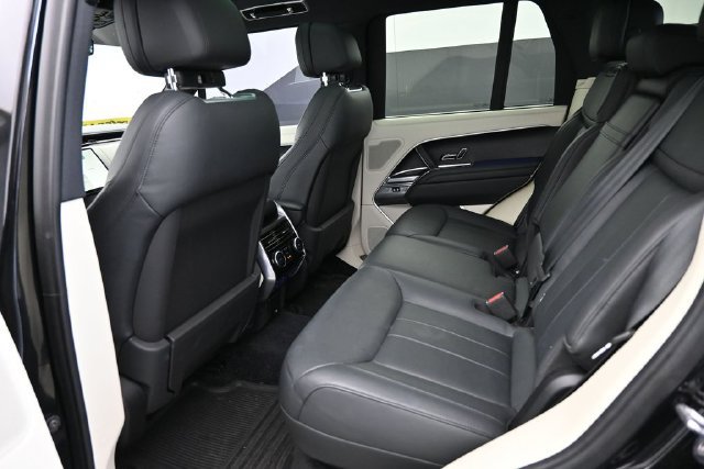 Used 2024 Land Rover Range Rover SE AWD/4WD image 16