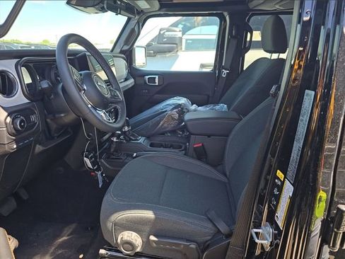 Used 2025 Jeep Wrangler Unlimited Sahara w/ Safety Group AWD/4WD image 5