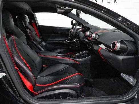 Used 2019 Ferrari 812 Superfast RWD image 16