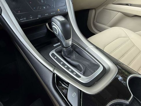 Used 2015 Ford Fusion SE w/ Equipment Group 202A image 21