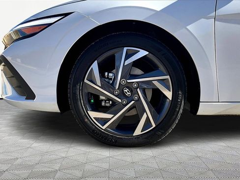 Certified 2025 Hyundai Elantra Sport image 9
