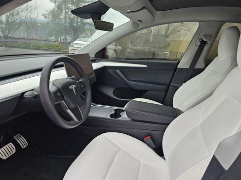 Used 2024 Tesla Model Y Performance image 24