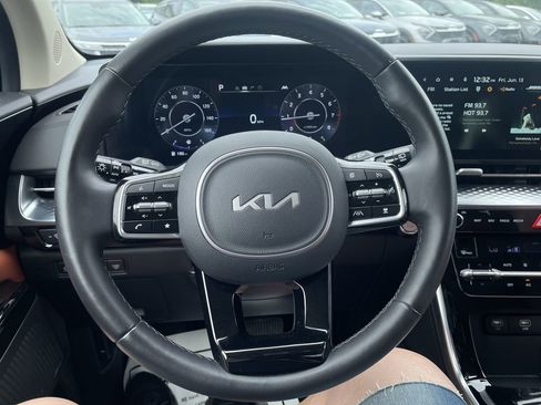 Used 2024 Kia Carnival SX Prestige image 18