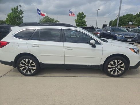 Used 2017 Subaru Outback 2.5i Limited image 2