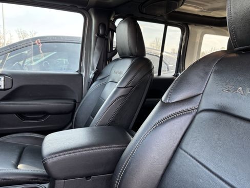 Used 2022 Jeep Wrangler Unlimited Sahara w/ Cold Weather Group image 16