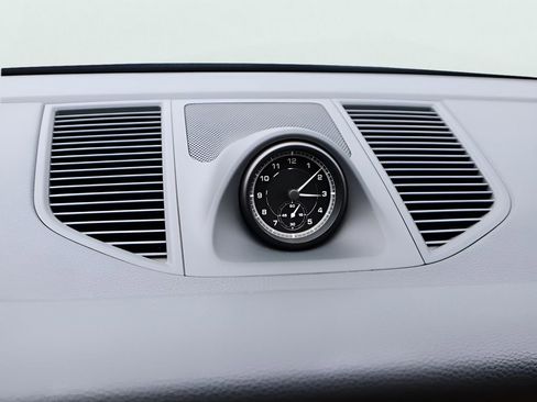New 2025 Porsche Macan AWD/4WD image 22