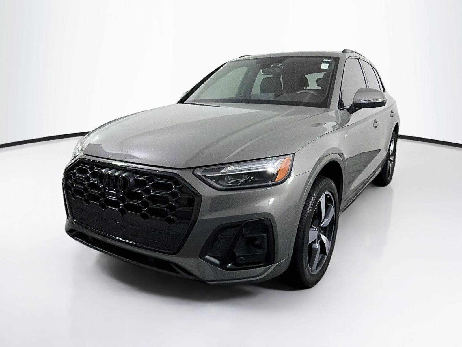 Used 2023 Audi Q5 2.0T Premium Plus w/ Premium Plus Package AWD/4WD image 3