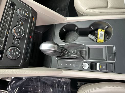 Used 2021 Volkswagen Atlas SE w/ Panoramic Sunroof Package FWD image 21