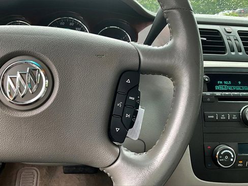 Used 2007 Buick Lucerne CXL image 18