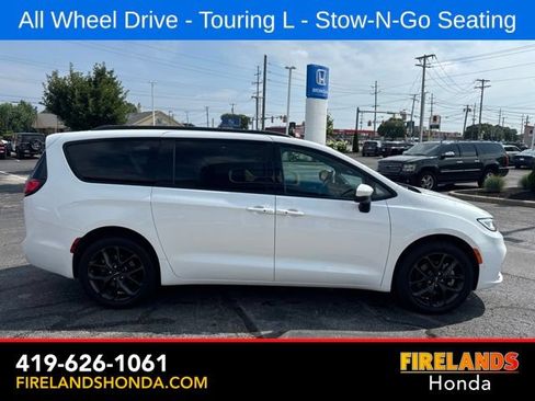 Used 2023 Chrysler Pacifica Touring-L w/ S Appearance Package AWD/4WD image 6