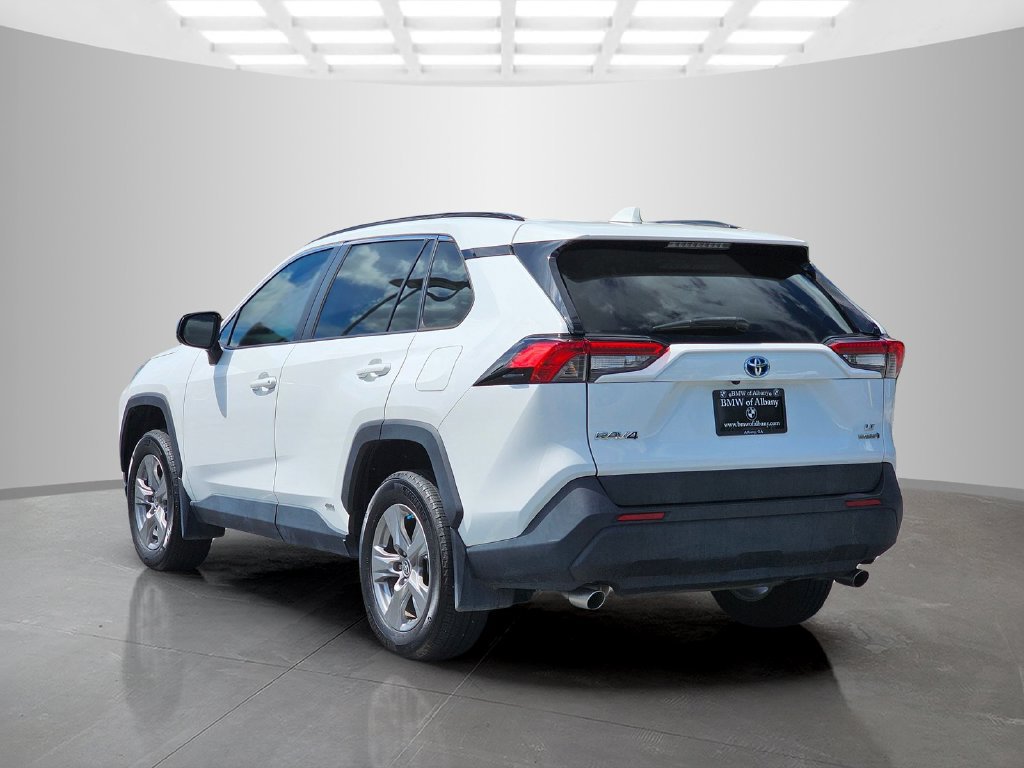 Used 2024 Toyota RAV4 LE AWD/4WD image 4