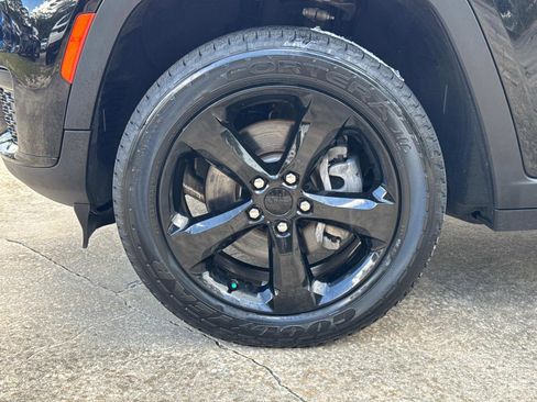 Certified 2023 Jeep Grand Cherokee L Laredo RWD image 10