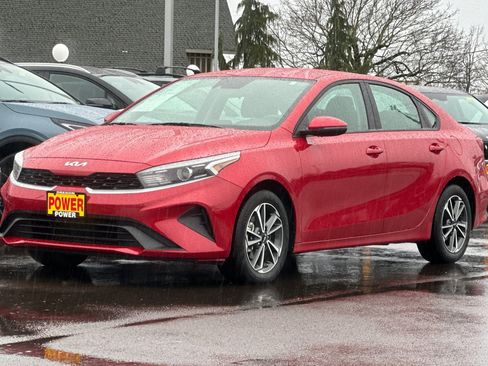 Used 2022 Kia Forte LXS w/ LXS Technology Package image 7