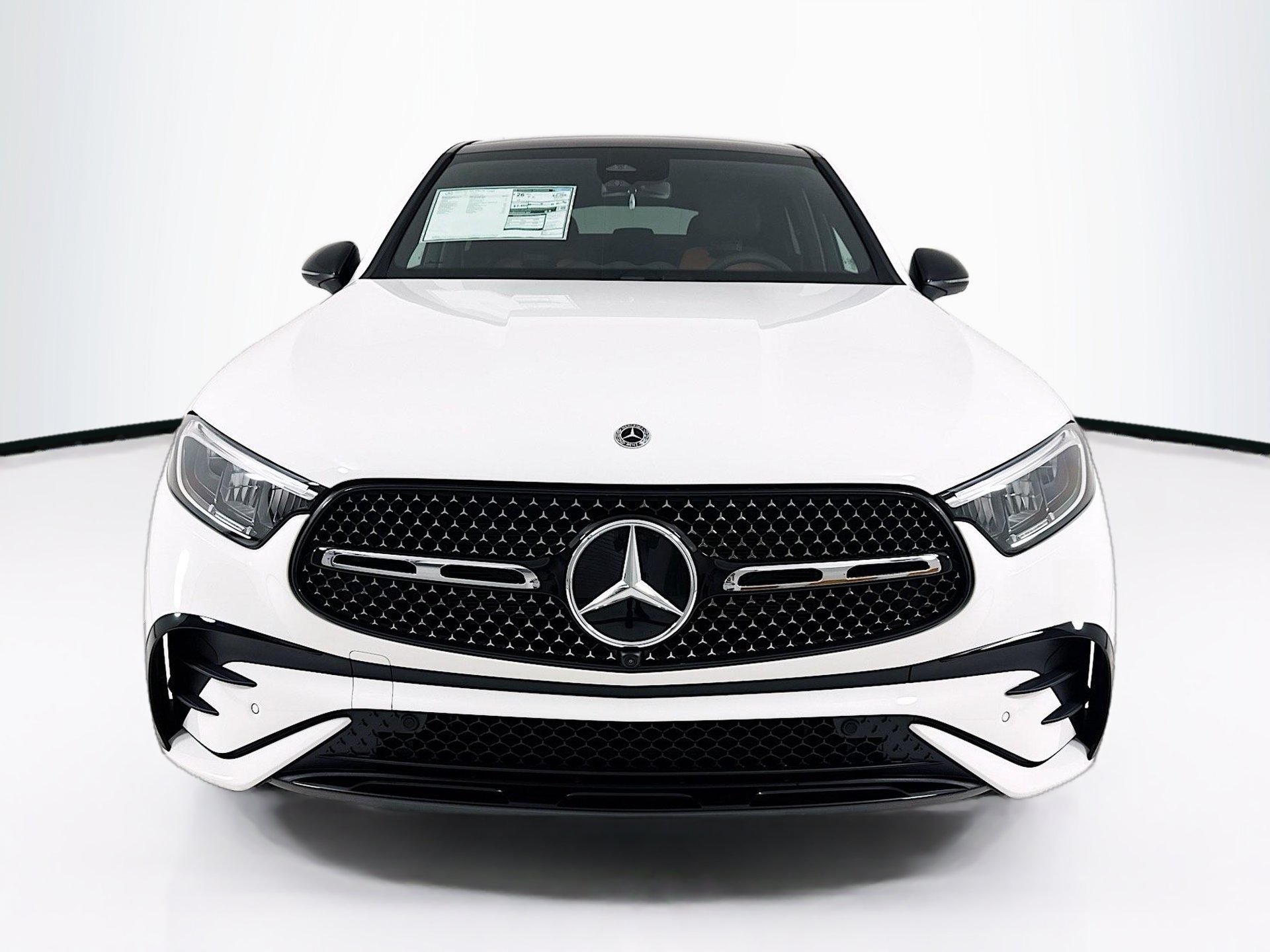 Used 2025 Mercedes-Benz GLC 300 4MATIC image 2