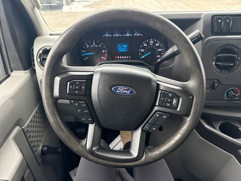 Used 2022 Ford E-450 and Econoline 450 Super Duty image 36
