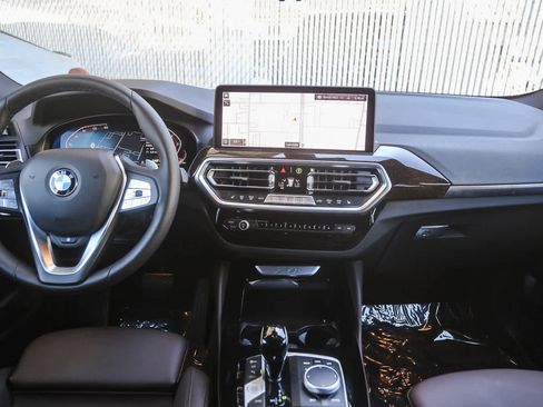 Used 2025 BMW X4 xDrive30i w/ Premium Package image 9