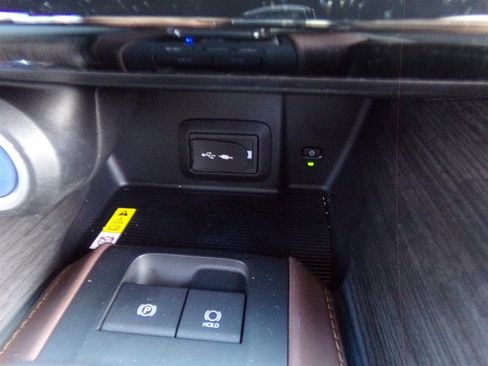 Used 2022 Toyota Venza Limited w/ Advanced Technology Package image 44