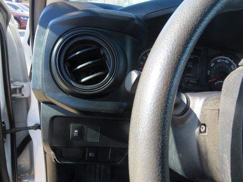 Used 2022 Toyota Tacoma SR AWD/4WD image 18
