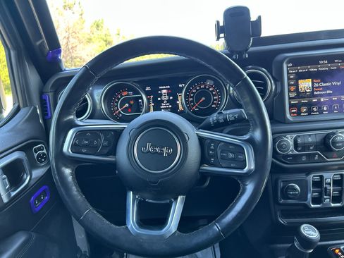 Used 2020 Jeep Wrangler Unlimited Sahara AWD/4WD image 13