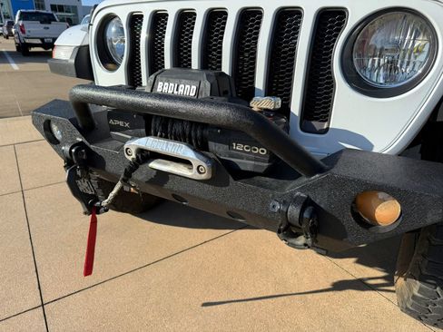 Used 2023 Jeep Wrangler Unlimited Rubicon AWD/4WD image 9
