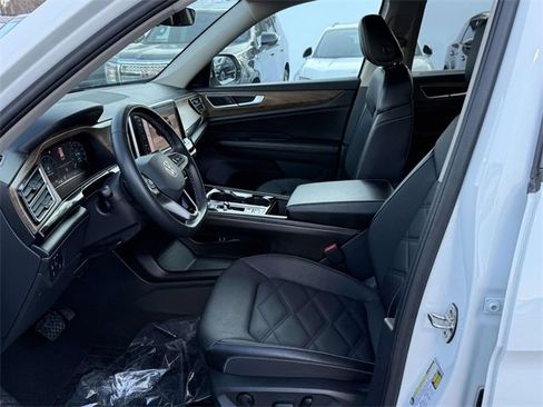 Used 2024 Volkswagen Atlas SE image 10