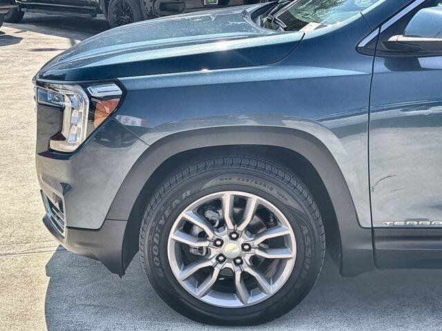 Used 2024 GMC Terrain SLT AWD/4WD image 32