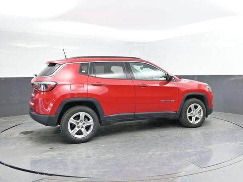 Used 2024 Jeep Compass Latitude AWD/4WD image 2
