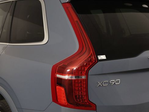 Used 2023 Volvo XC90 T8 Ultimate AWD/4WD image 18