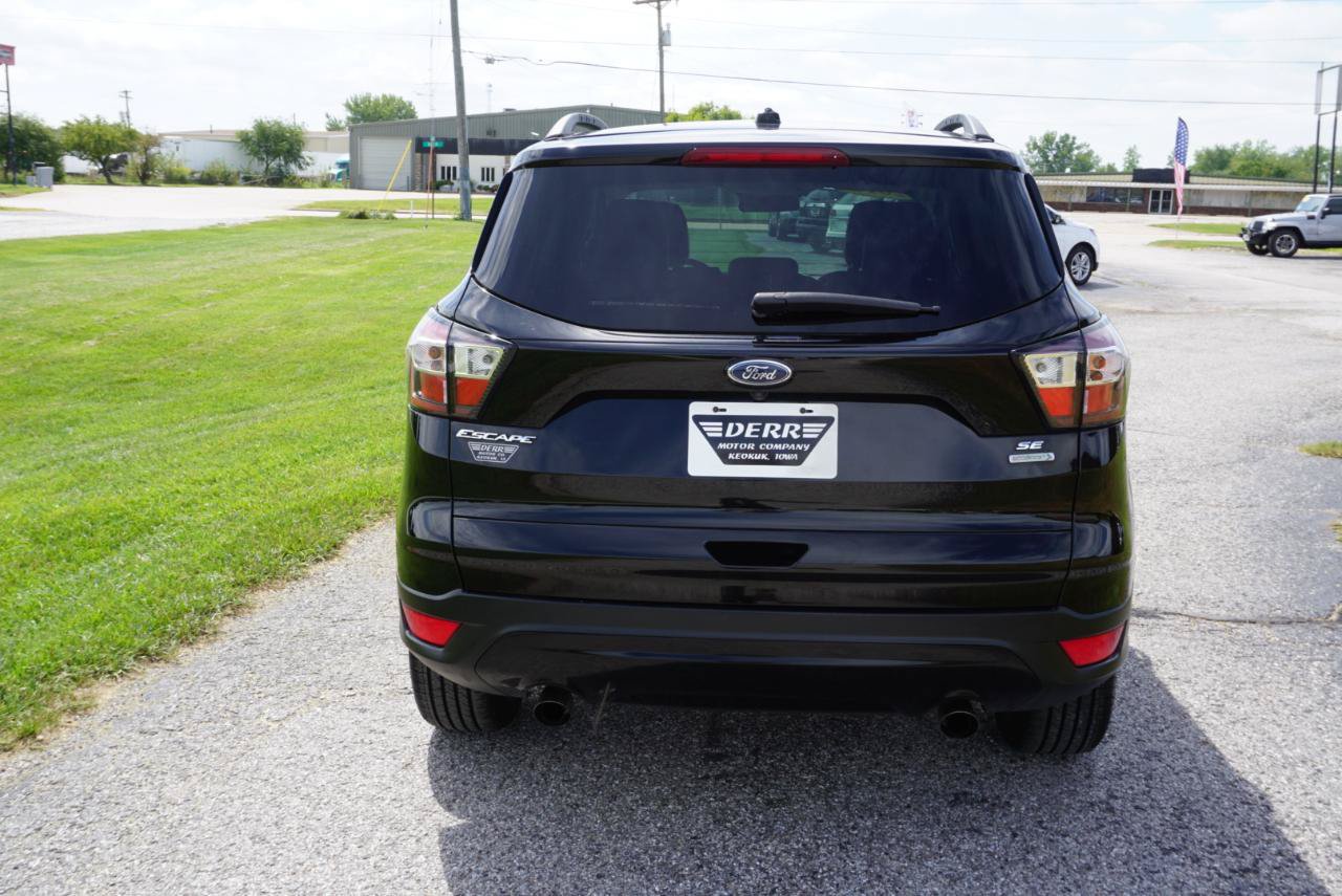 Used 2018 Ford Escape SE w/ SE Sport Appearance Package FWD image 18