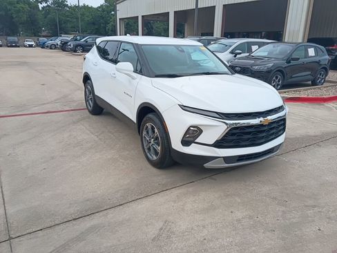 Used 2025 Chevrolet Blazer LT FWD image 6