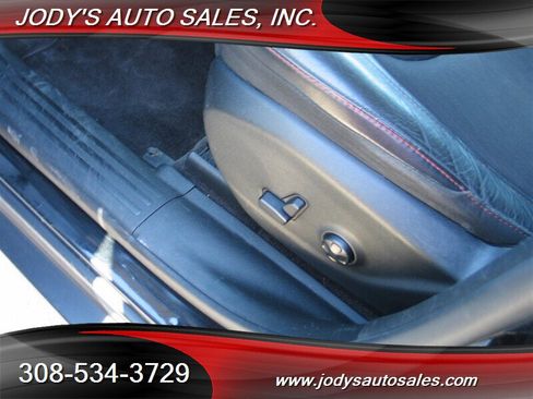 Used 2018 Jeep Cherokee Trailhawk image 4