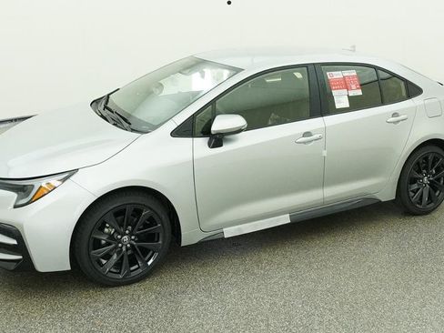 Used 2026 Toyota Corolla SE w/ SE Premium Package FWD image 35