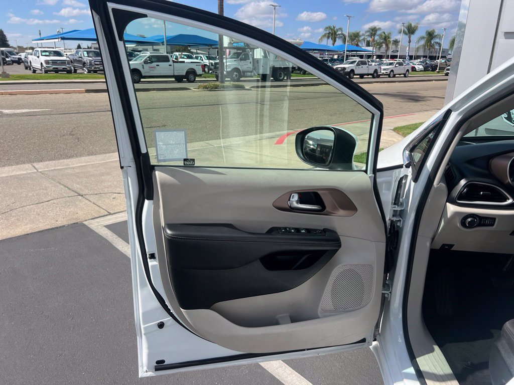 Used 2023 Chrysler Voyager LX FWD image 20