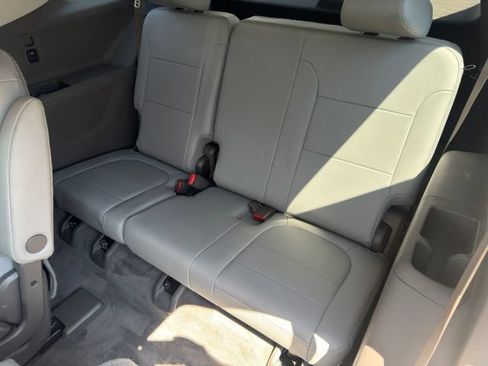 Used 2019 Chevrolet Traverse LT w/ LT Premium Package AWD/4WD image 9