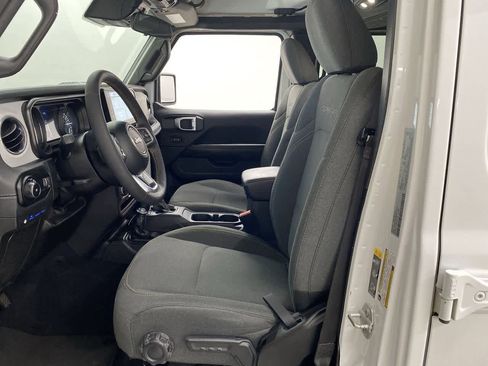 Used 2024 Jeep Wrangler Sahara image 14