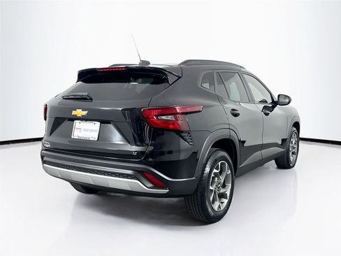 Used 2024 Chevrolet Trax LT w/ Driver Confidence Package FWD image 11