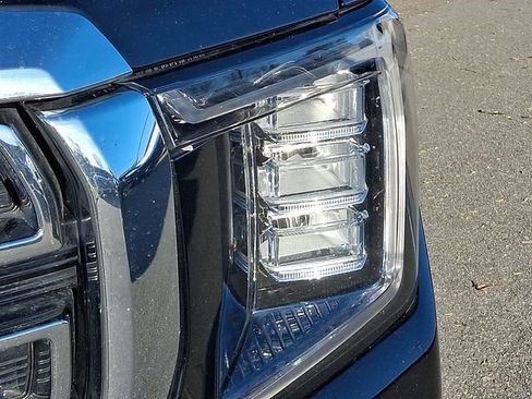 Used 2021 GMC Yukon SLT image 9