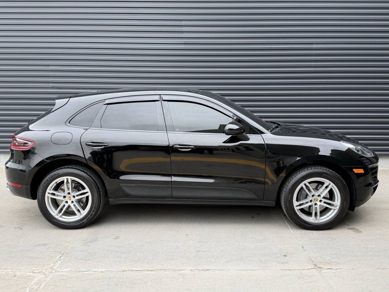 Used 2018 Porsche Macan AWD/4WD image 10