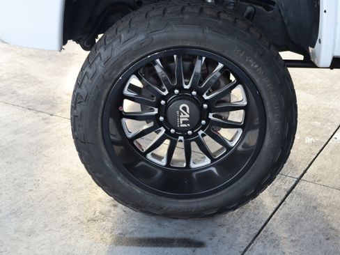 Used 2017 GMC Sierra 3500 Denali w/ Duramax Plus Package image 12