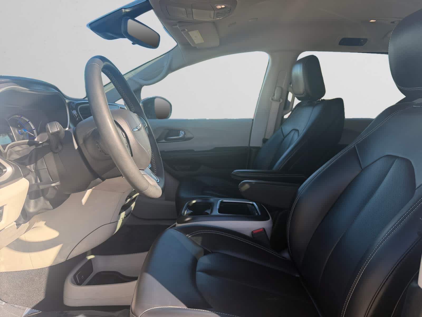 Used 2024 Chrysler Pacifica Limited FWD image 9