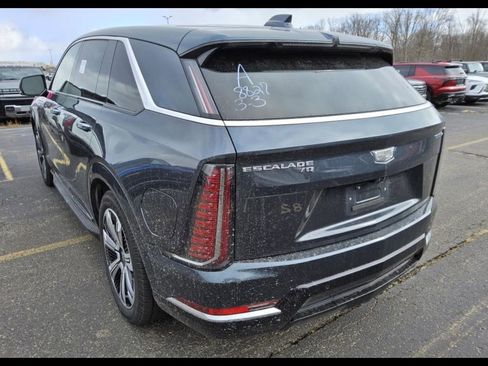 Used 2025 Cadillac Escalade IQ Luxury 2 w/ LPO, Premium Carpet Package image 7