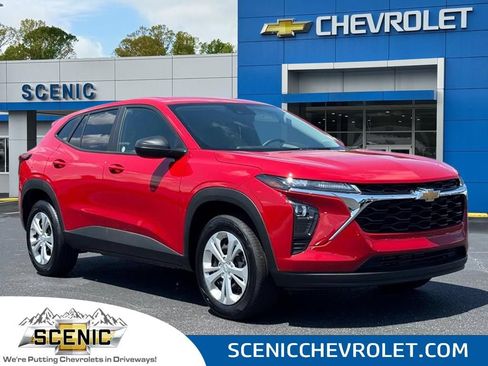 Used 2026 Chevrolet Trax LS FWD image 1