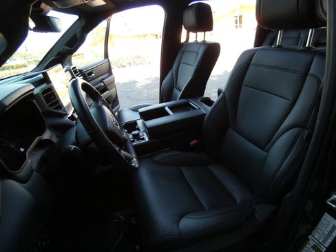 Used 2025 Toyota Tundra Limited AWD/4WD image 60
