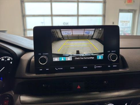 Used 2025 Honda CR-V EX image 3