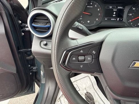 Used 2025 Chevrolet Trax LS w/ LS Convenience Package FWD image 20